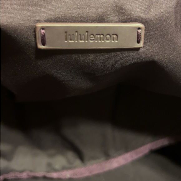 Lululemon - Picture 3 of 3